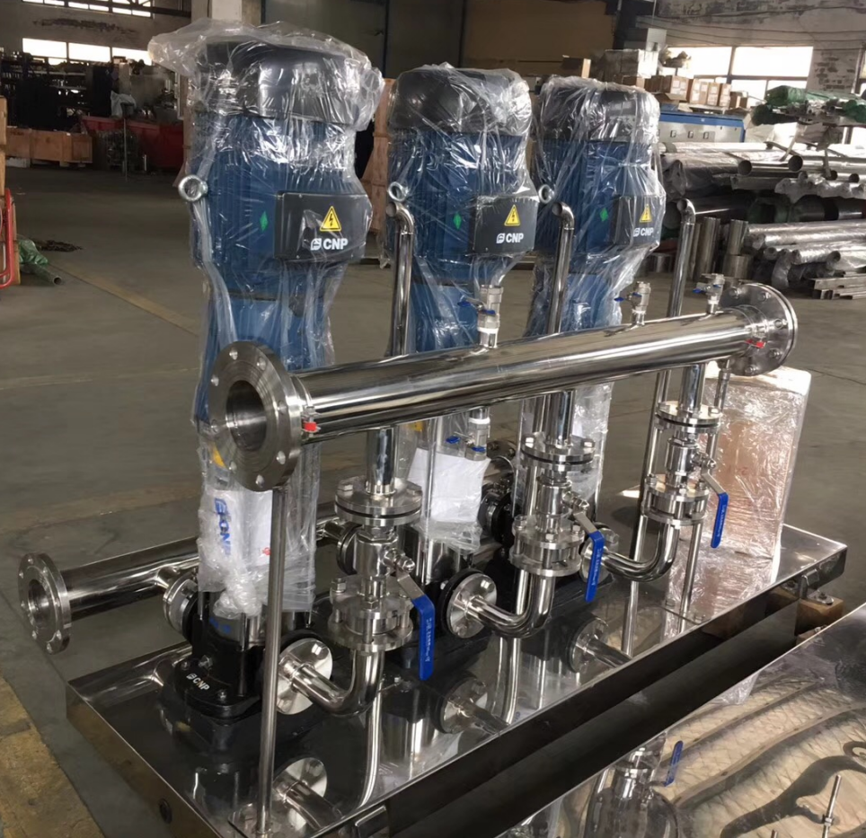 變頻器具有調(diào)壓、調(diào)頻、穩(wěn)壓、調(diào)速等基本功能，應(yīng)用了現(xiàn)代的科學(xué)技術(shù)，可以再不改變電壓的情況下調(diào)整頻率，也可以在頻率不改變的情況下改變電壓，根據(jù)負(fù)載需要調(diào)整轉(zhuǎn)速，價(jià)格雖貴但性能良好，結(jié)構(gòu)復(fù)雜但使用簡(jiǎn)單，是現(xiàn)代控制異步交流電動(dòng)機(jī)啟動(dòng)運(yùn)行優(yōu)秀的設(shè)備。