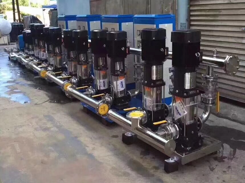 變頻器具有調(diào)壓、調(diào)頻、穩(wěn)壓、調(diào)速等基本功能，應(yīng)用了現(xiàn)代的科學(xué)技術(shù)，可以再不改變電壓的情況下調(diào)整頻率，也可以在頻率不改變的情況下改變電壓，根據(jù)負(fù)載需要調(diào)整轉(zhuǎn)速，價(jià)格雖貴但性能良好，結(jié)構(gòu)復(fù)雜但使用簡(jiǎn)單，是現(xiàn)代控制異步交流電動(dòng)機(jī)啟動(dòng)運(yùn)行優(yōu)秀的設(shè)備。